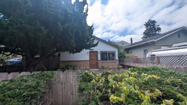 1201 David Ave in Pacific Grove, CA - Building Photo - Building Photo