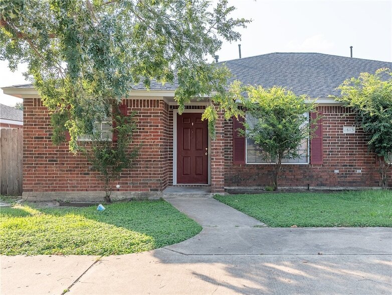 1813 Sara Dr, Unit A in College Station, TX - Building Photo