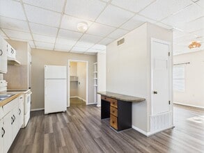 321 W Park St in Fredericksburg, TX - Building Photo - Building Photo