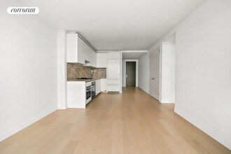 450 Washington St in New York, NY - Building Photo - Building Photo