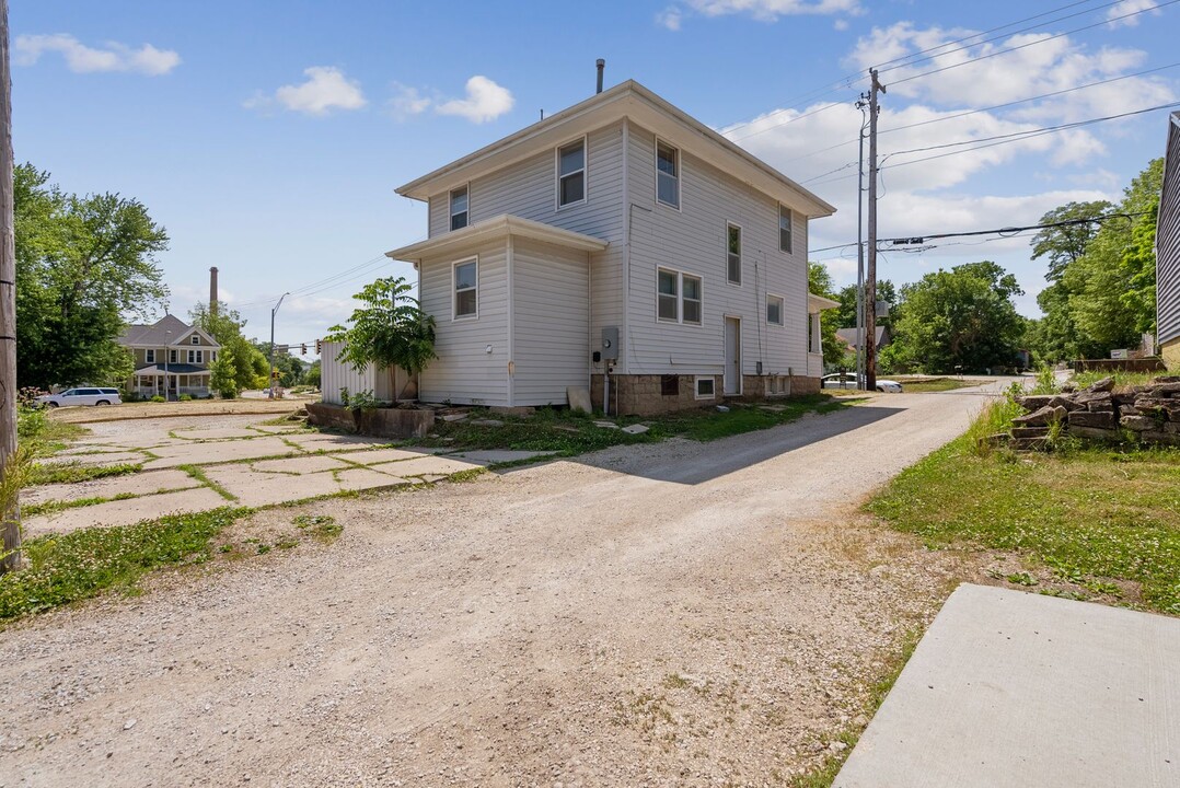 109 W 12th St in Cedar Falls, IA - Building Photo