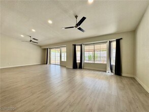 24 Myrtle Beach Dr in Henderson, NV - Building Photo - Building Photo