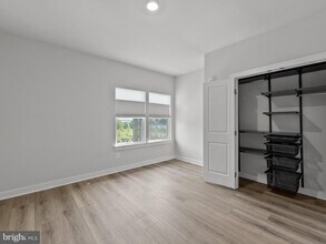 12865 Mosaic Pk Wy in Herndon, VA - Building Photo - Building Photo