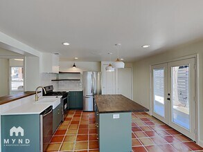 110 N Ravinia Dr in Dallas, TX - Building Photo - Building Photo