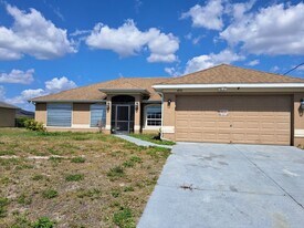 4910 Bywood St in Lehigh Acres, FL - Building Photo