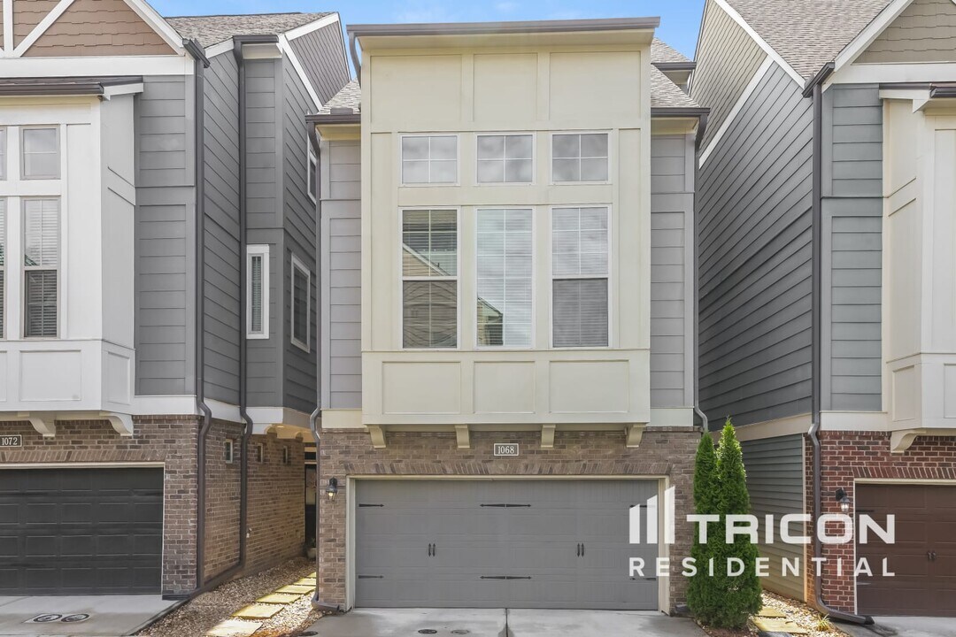 1068 Moorewood Ln S E in Smyrna, GA - Building Photo