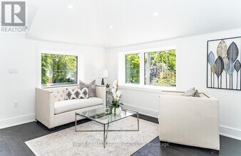 200 Munro St in Toronto, ON - Building Photo - Building Photo