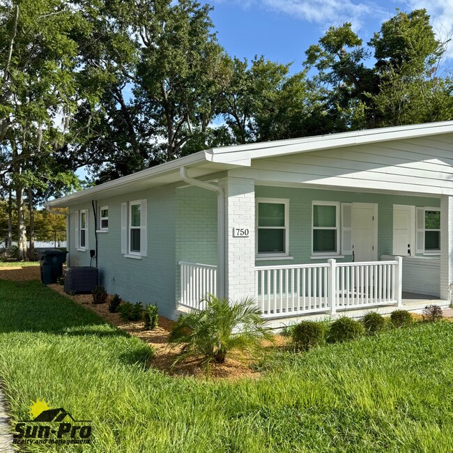 750 Bethune St in Daytona Beach, FL - Foto de edificio - Building Photo