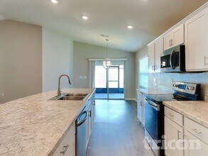 579 Lorient Drive in Eagle Lake, FL - Foto de edificio - Building Photo