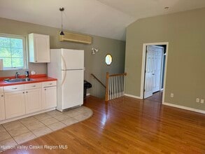21 Easy St in Hurley, NY - Building Photo - Building Photo