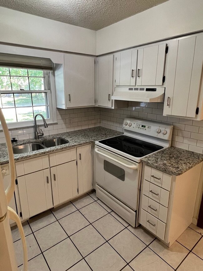2529 W Blackburn Dr in Springfield, MO - Foto de edificio - Building Photo