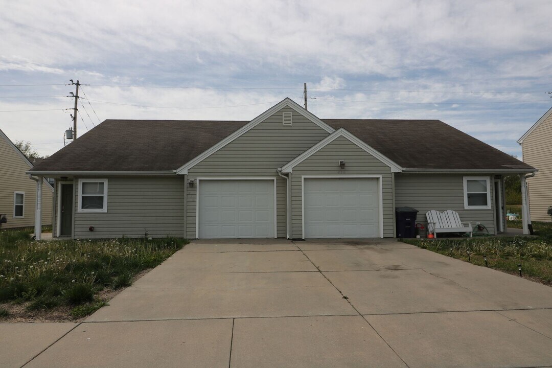 412-414 Brookmont Dr in Manhattan, KS - Building Photo