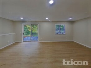 4448 Hamilton Dr in Eagan, MN - Building Photo - Building Photo