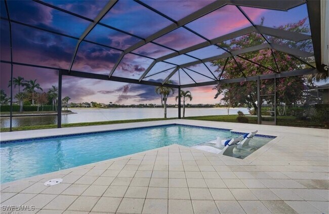 14831 Dockside Ln in Naples, FL - Foto de edificio - Building Photo