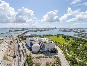 1100 Biscayne Blvd, Unit 4905 in Miami, FL - Foto de edificio - Building Photo