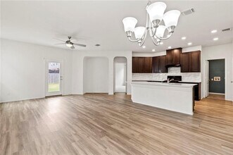 201 Danablu Dr in Hutto, TX - Foto de edificio - Building Photo