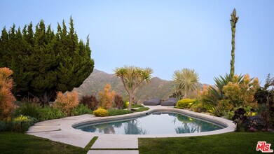 3306 Deronda Dr in Los Angeles, CA - Building Photo - Building Photo