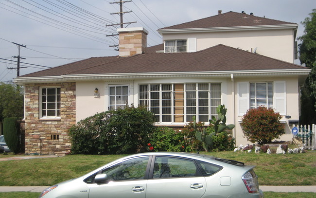 801 N Poinsettia in Los Angeles, CA - Foto de edificio - Building Photo