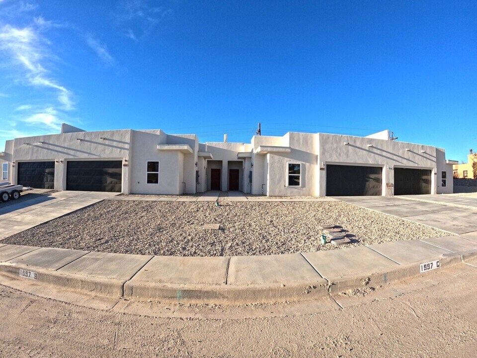 1997 Pine Trail St in Las Cruces, NM - Building Photo