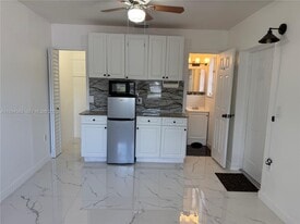 1230 North Dr in Miami, FL - Building Photo