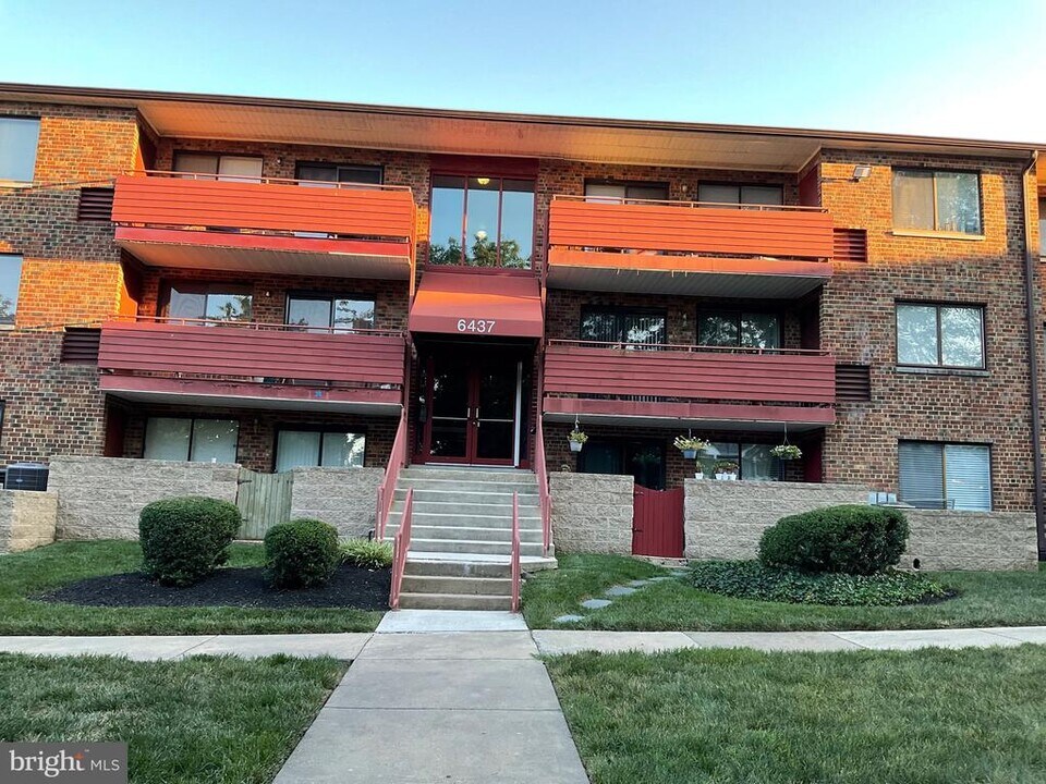 6437 Richmond Hwy in Alexandria, VA - Foto de edificio