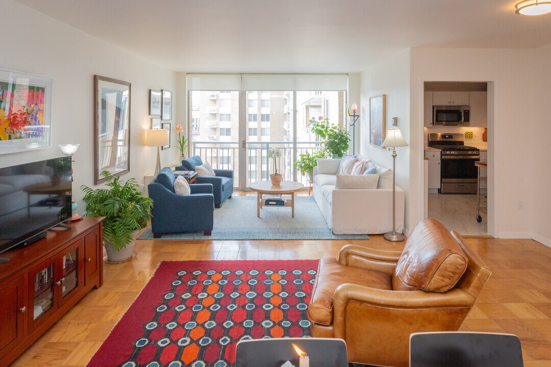 3001 Veazey Terrace NW, Unit 1128 in Washington, DC - Foto de edificio