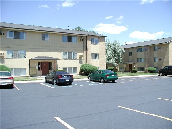 Barwin Place Apartments in Mount Clemens, MI - Building Photo