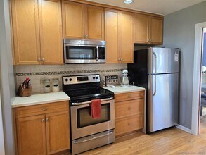 856 Shagbark Dr in Orange, CT - Building Photo - Building Photo