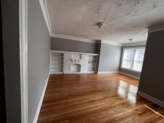 6750 S May St in Chicago, IL - Building Photo - Building Photo
