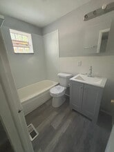 14513 Milverton Rd in Cleveland, OH - Foto de edificio - Building Photo