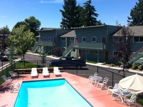 Autumn Oaks Apartments in Tigard, OR - Building Photo - Building Photo