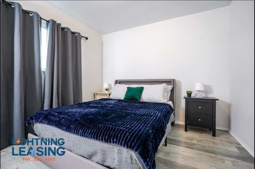 242 3rd Ave in Los Angeles, CA - Building Photo