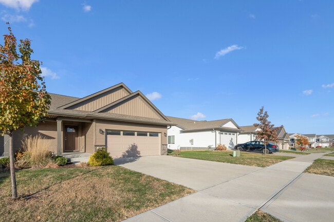 785 River Bnd Ln in North Liberty, IA - Building Photo - Building Photo