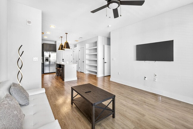 1116 Gramercy Ln-Unit -ID1317854P in Tampa, FL - Foto de edificio - Building Photo