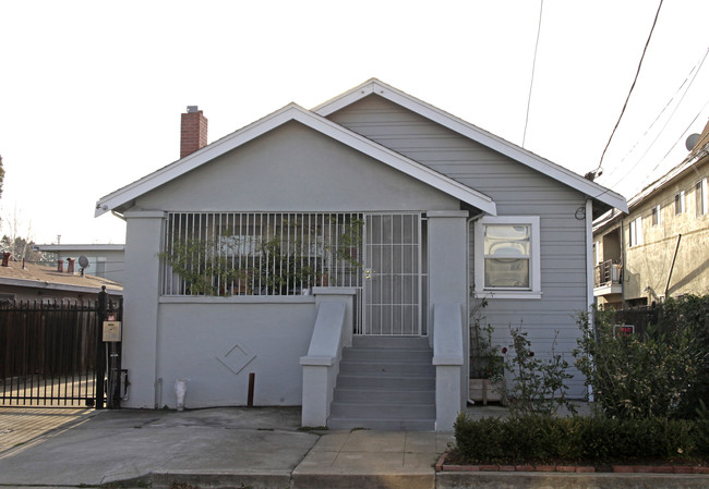 3670 39th Ave in Oakland, CA - Building Photo - Building Photo