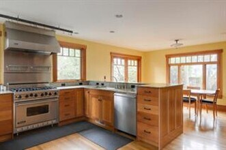 393 Maclane St in Palo Alto, CA - Building Photo - Building Photo