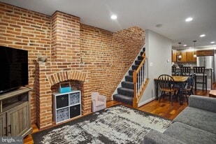 1421 Race St in Baltimore, MD - Building Photo