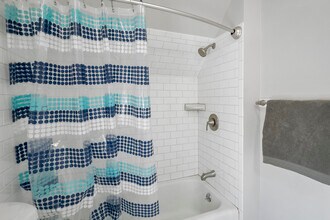 87 Pleasant St in Rockland, ME - Foto de edificio - Building Photo