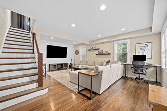 7 Cumnor Rd in Westmont, IL - Building Photo - Building Photo