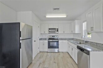 2426 Santa Barbara Blvd in Cape Coral, FL - Building Photo - Building Photo