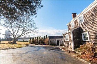 204 Middle Rd in Portsmouth, RI - Building Photo - Building Photo