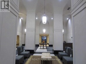 388-388 Prince of Wales Dr in Mississauga, ON - Building Photo - Building Photo
