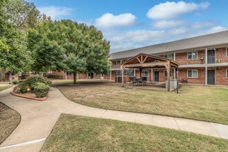Brookwood Apartments in Tulsa, OK - Building Photo - Building Photo