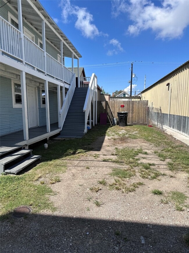 910 37th St in Galveston, TX - Foto de edificio - Building Photo