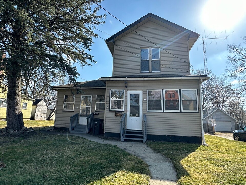 415-417 W Ganson St in Jackson, MI - Foto de edificio