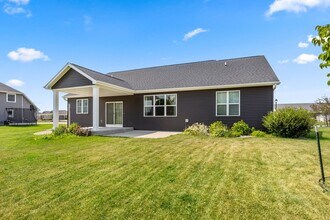 5550 N Amethyst Dr in Appleton, WI - Building Photo - Building Photo