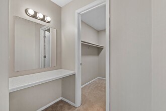 Fountain Circle in Fond du Lac, WI - Foto de edificio - Building Photo