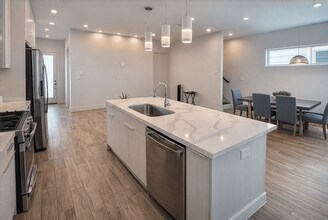 4413 Santorini Ln in Houston, TX - Building Photo - Building Photo