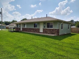 2131 W Phelps St in Springfield, MO - Building Photo