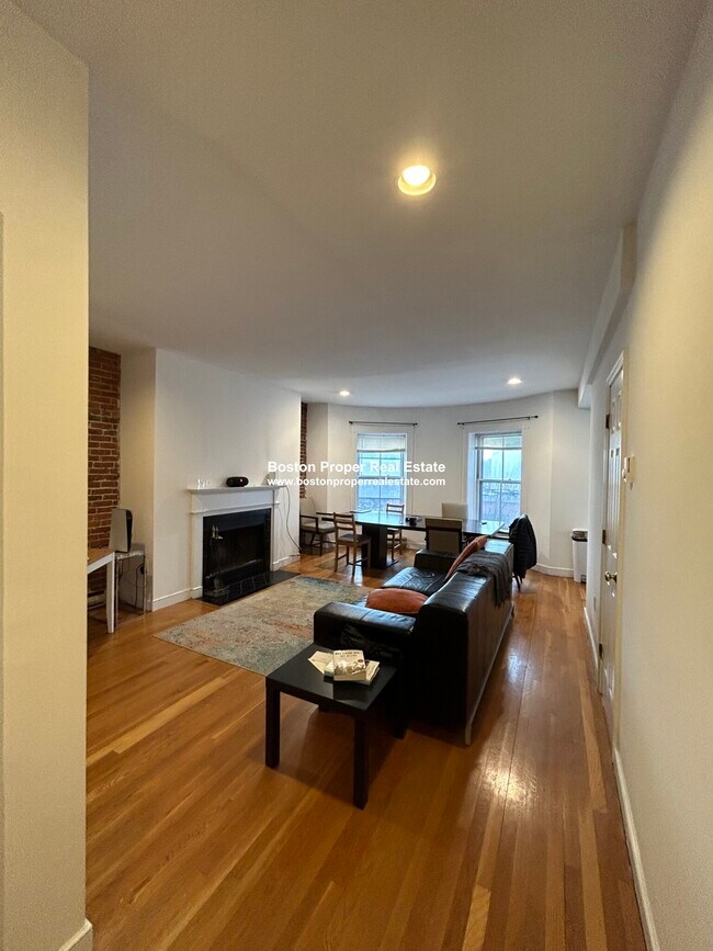 1742 Washington St, Unit 3 in Boston, MA - Building Photo - Building Photo
